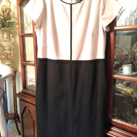 Dress - Picture 4 of 4